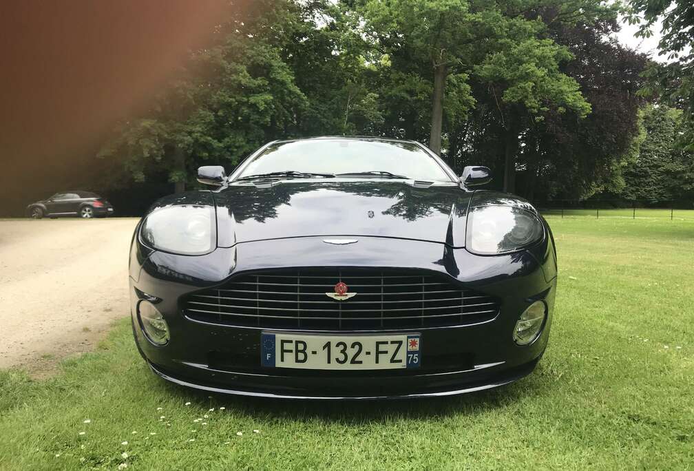 Aston Martin V12 5.9i 48v S