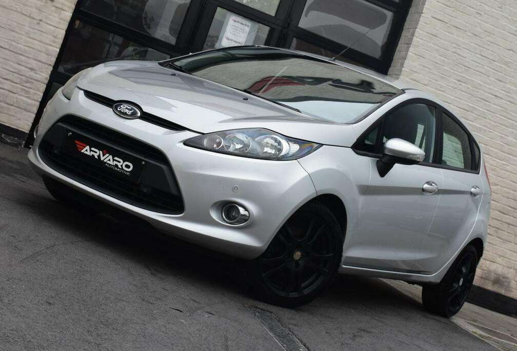 Ford 1.25i Titanium / Verw Zetels / PDC / Airco / Garantie