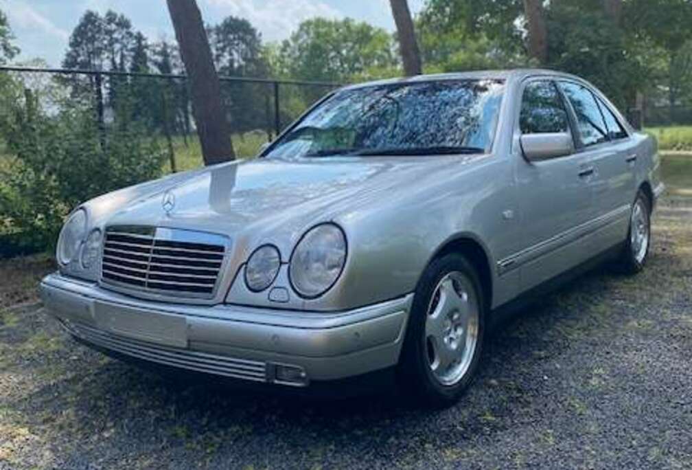 Mercedes-Benz E 230 Avantgarde