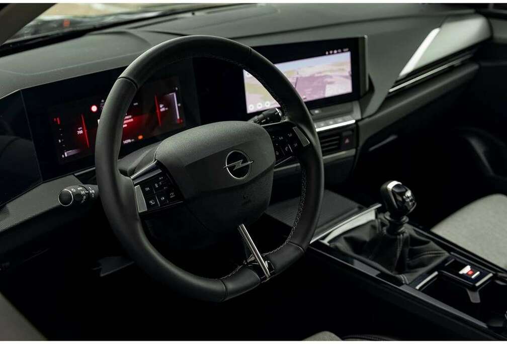 Opel 1.2 Benz. - 130 PK - Elegance - Camera - Navi - Ai