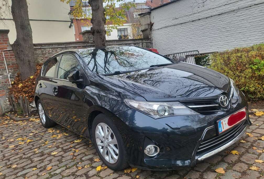 Toyota Auris 2.0 D-4D Lounge