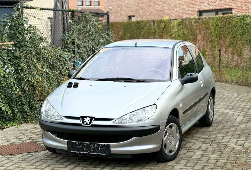 Peugeot 1.1i - 050.000 km - 2003 - 3 deur - Airco