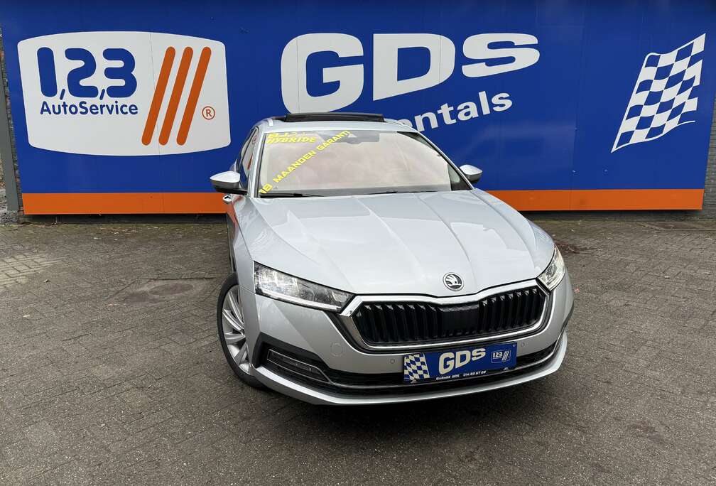 Skoda BREAK-PHEV-PANO-HUD-ACC-APP-SFEERVERLICHTING-BLIND