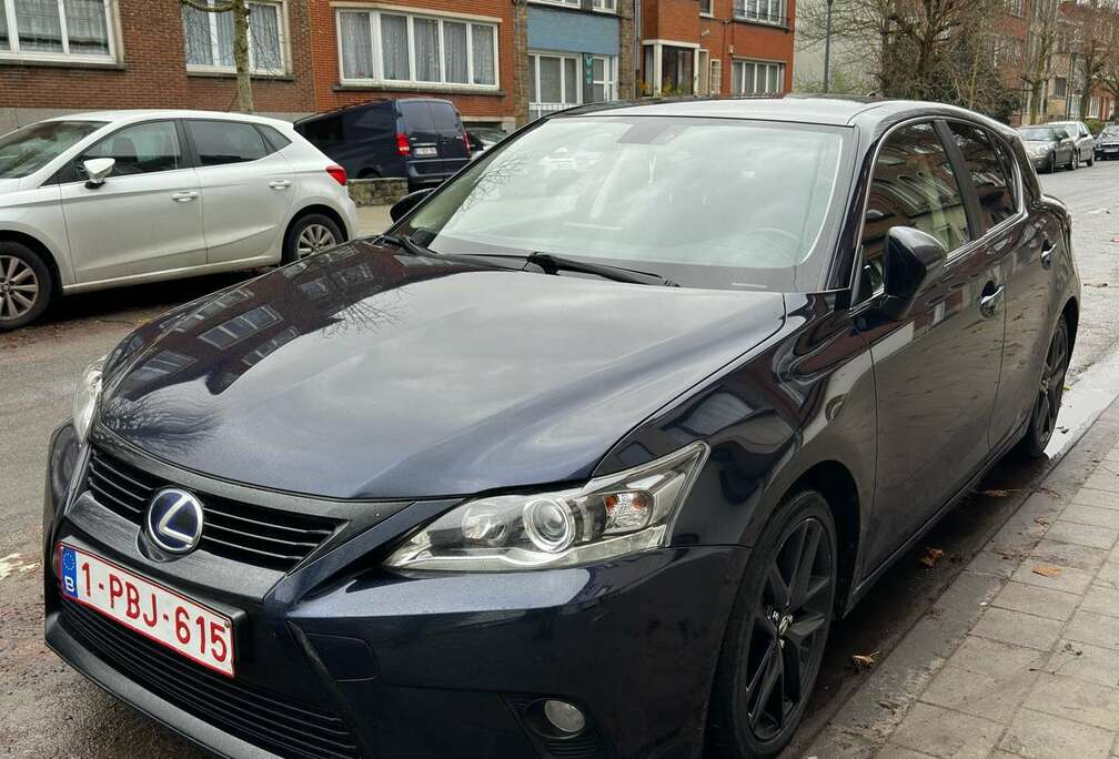 Lexus 1.8i Shadow Edition E-CVT