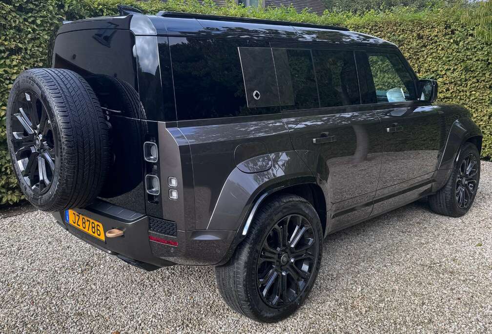 Land Rover Defender 110 4.4 V8 MHEV P635 Octa Black