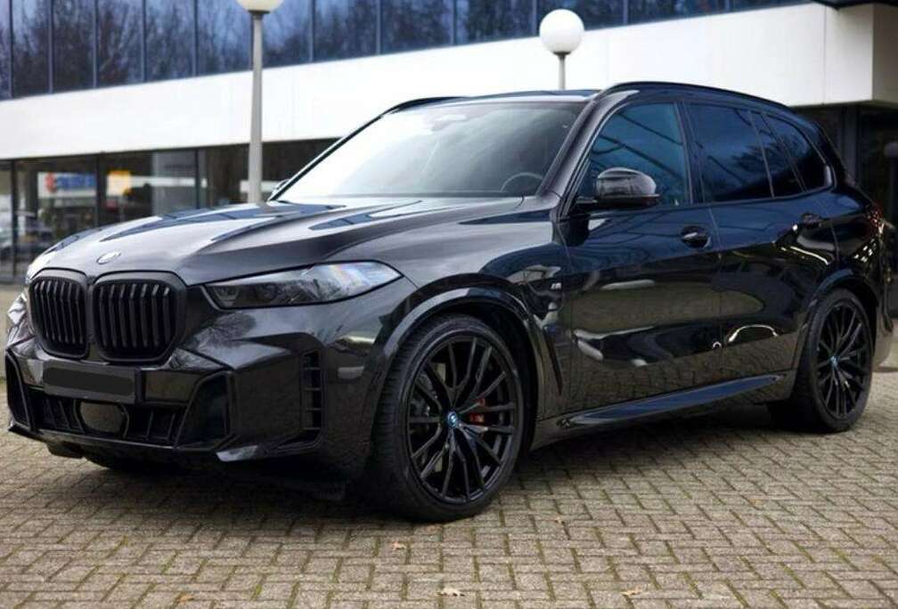 BMW xDrive50e Mpack full black madness