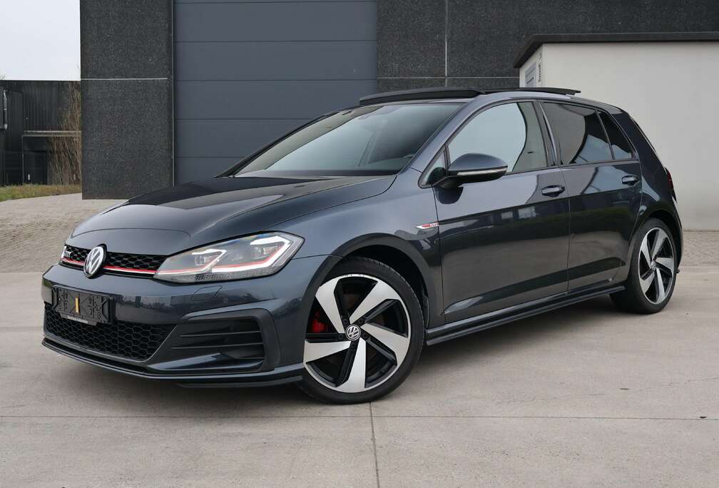 Volkswagen Golf 2.0 TSI Performance DSG