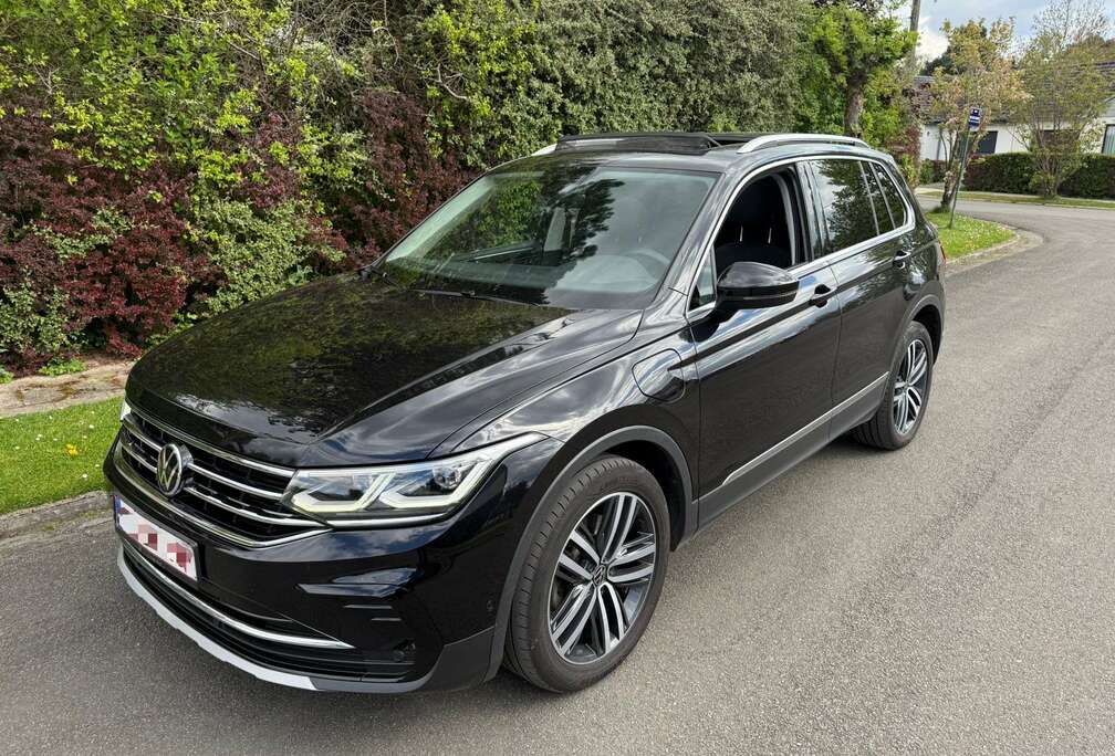 Volkswagen eHybrid 1.4 DSG (180 kW) AR Alcantara Panorama