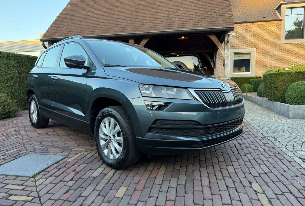 Skoda Karoq 1.0 TSI Adaptieve Cruise control-Camera-Carplay-LED-GPS-zetelverwarming Lane assit-Front assit