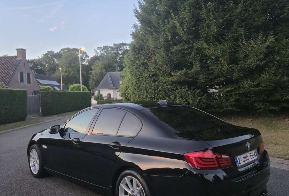 BMW F10 3L weinig Km 152.000 goede staat gekeurd.