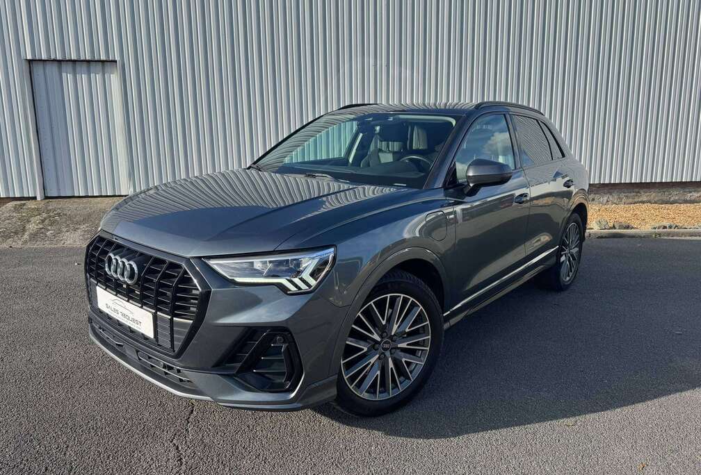 Audi Q3 35 TFSI - S line *Automaat *PANO * Camera
