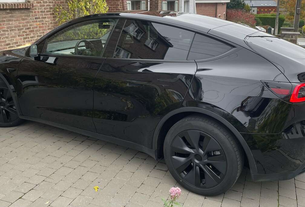 Tesla Model Y 83.1 kWh Long Range AWD