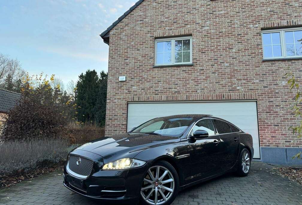 Jaguar 3.0D v6//Keyless//Pano//Xenon//Leer//Camera