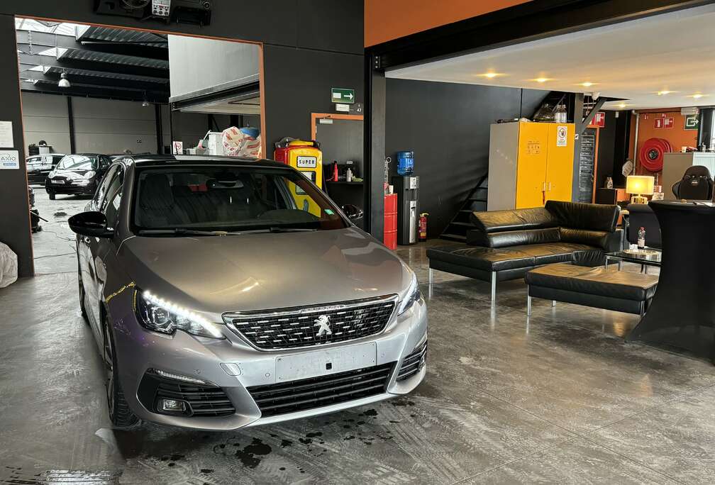 Peugeot GT-LINE 1.2 - A/C -MEDIA/TEL-NAVI-LIM/REG-TOI PANO