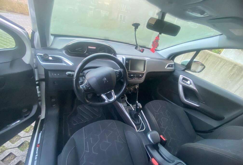 Peugeot 1.6 VTi 120ch BVM5 Allure