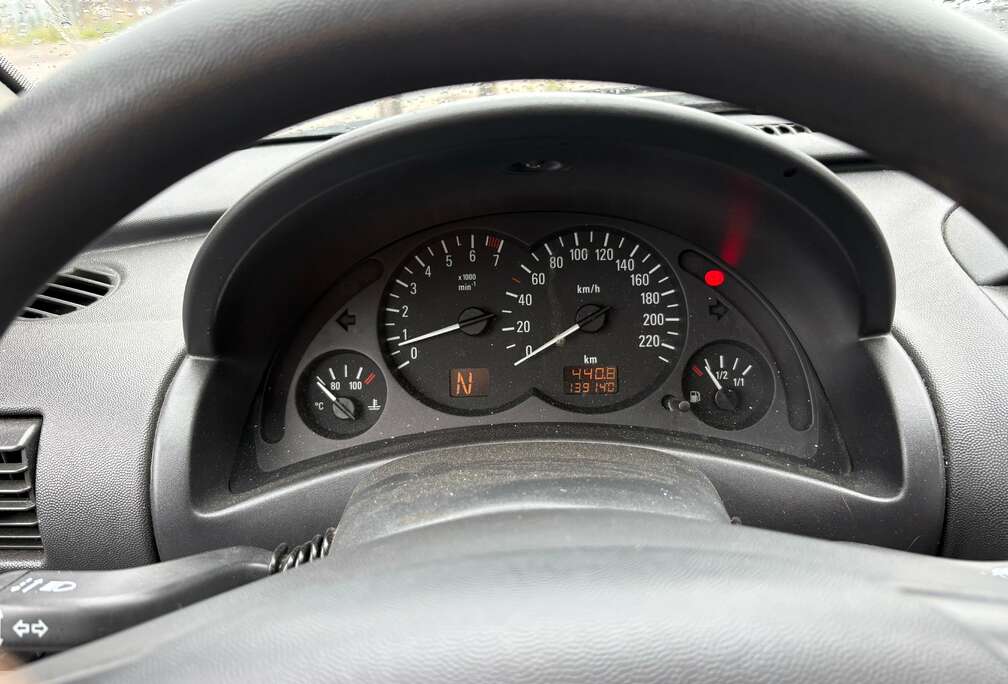 Opel 1.2i XE 16v Edition 2000