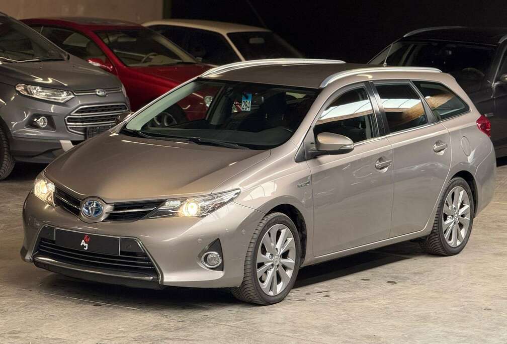 Toyota Auris 1.8 VVT-i Hybrid Touring Sports Executive