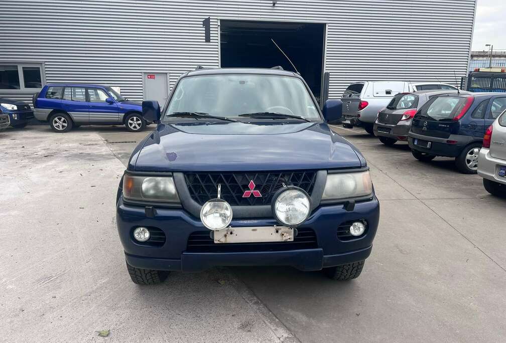 Mitsubishi 3.0i V6 GLS Anniversary