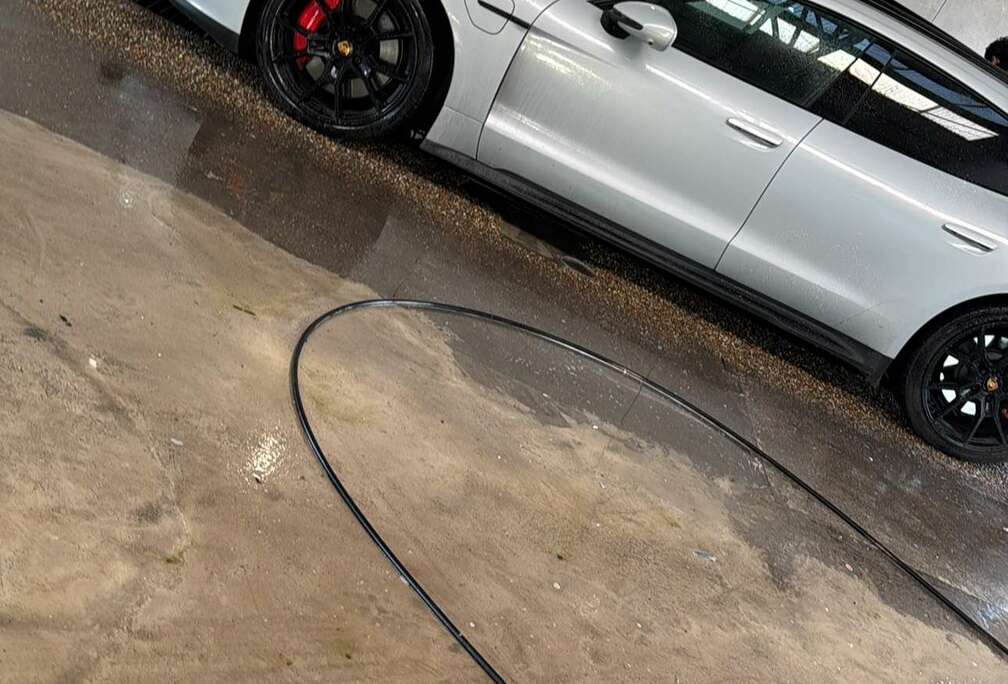 Porsche Sport Turismo 93.4 kWh GTS