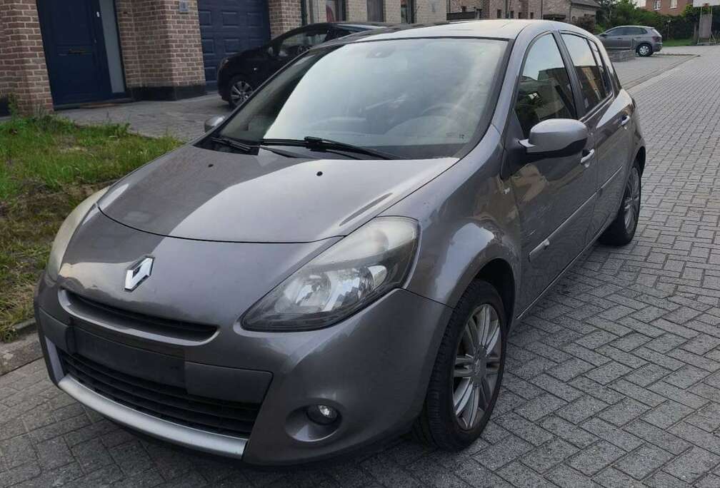 Renault 1.2i TomTom LIVE