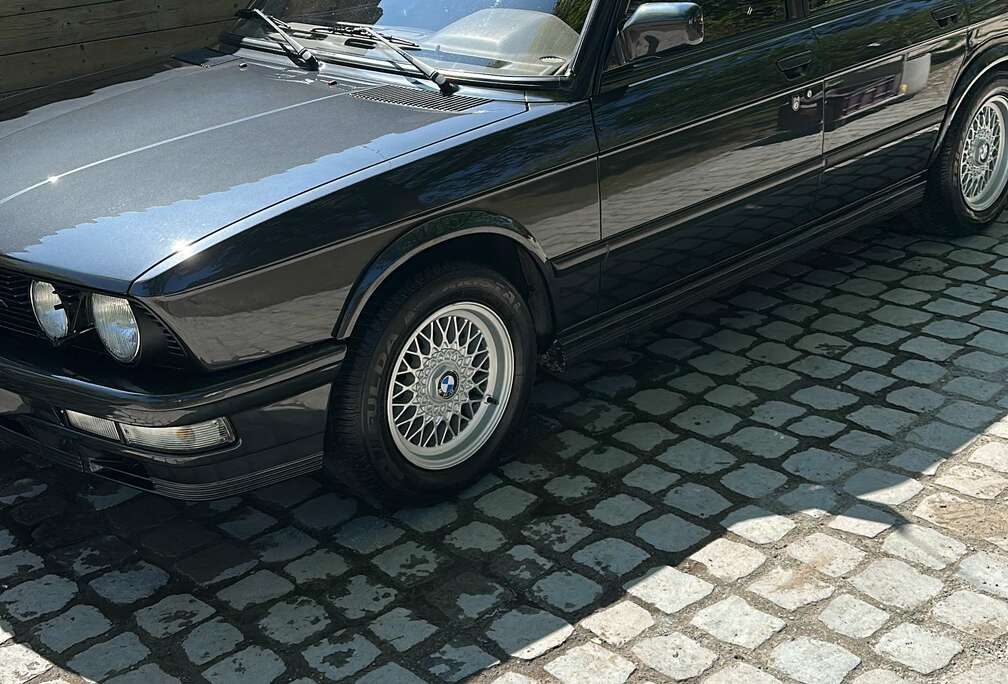 BMW E28 M535i