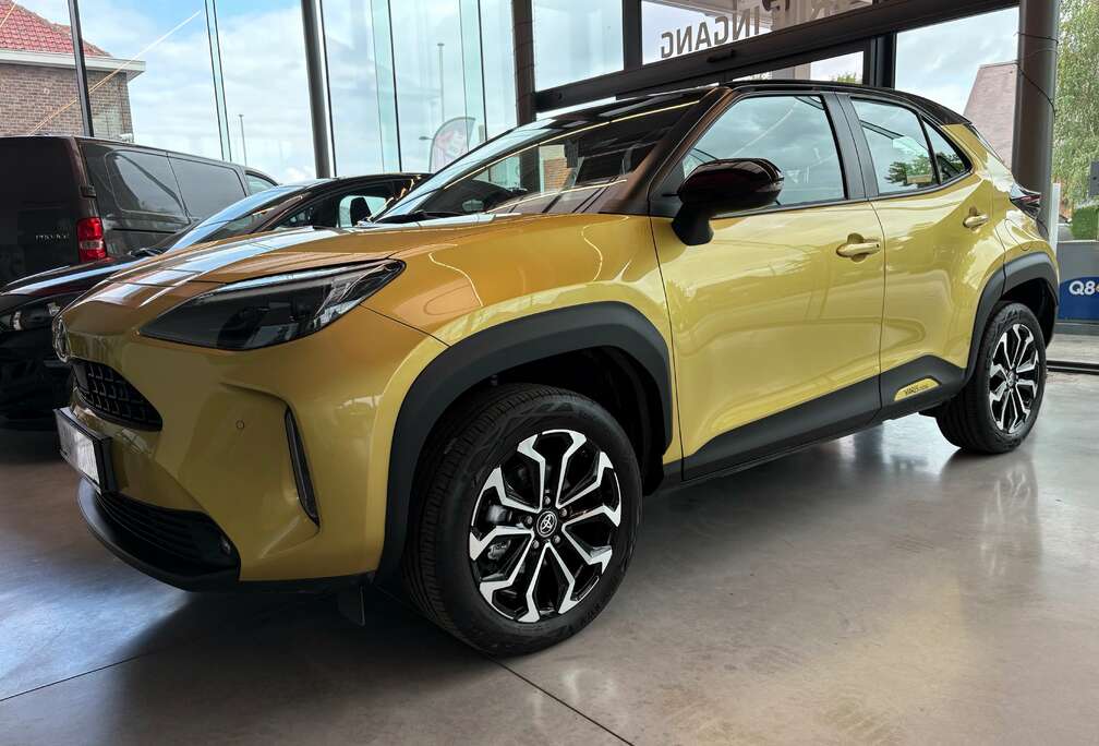 Toyota 1.5i HYBRID AT/ DYNAMIC PLUS / 31605KM !/ TREKHAAK /SENSOREN