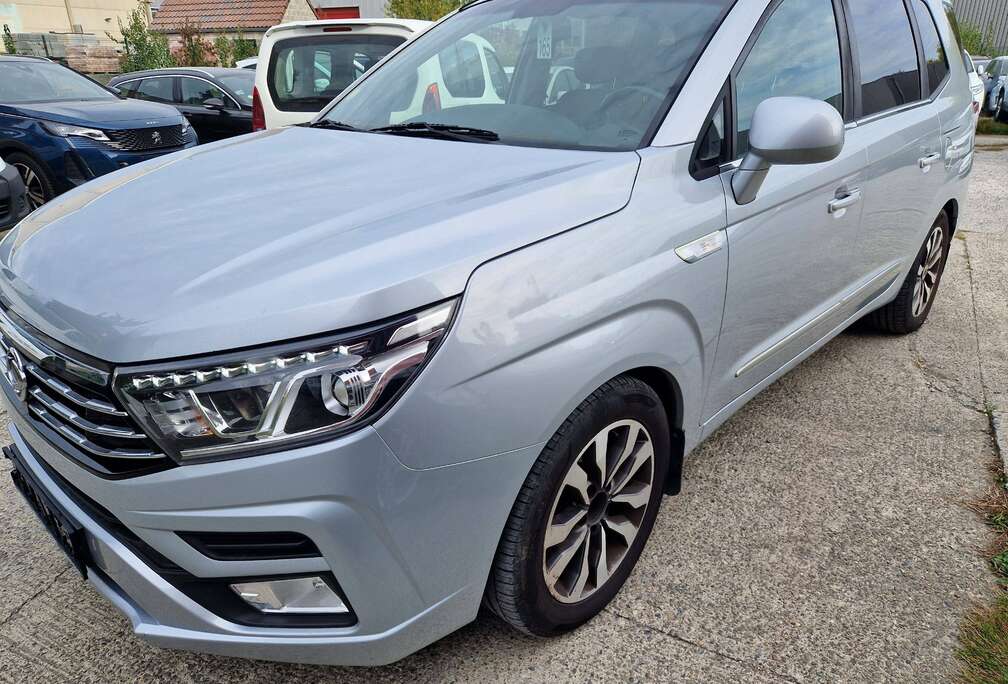 SsangYong Rodius 2.2 SV220e-XDi 4WD Turismo