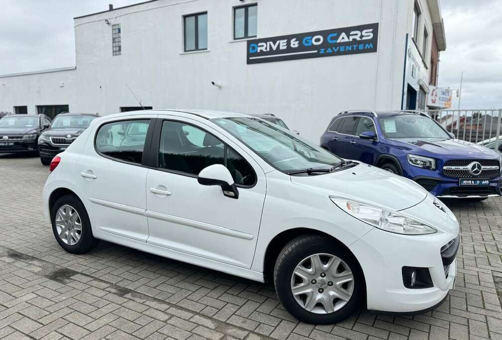 Peugeot 1.4 HDi - NAVI - Airco ** 1 JAAR GARANTIE **