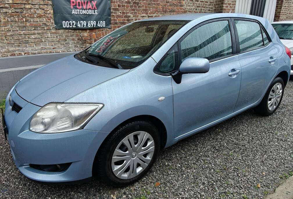 Toyota Auris 1.6i boîte automatique prêt à immatriculé