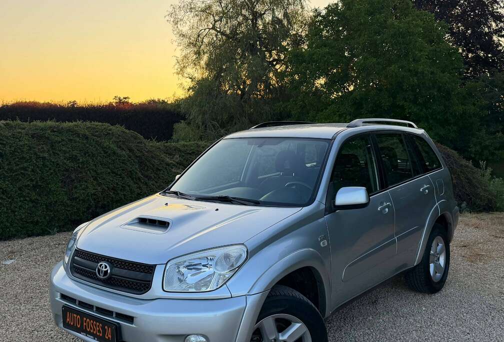 Toyota 2.0 Turbo D4-D 4X4 CLIM DIGITALE 5 PORTES ETAT IMPECCABLE 140.000 KM  GARANTIE 1 AN