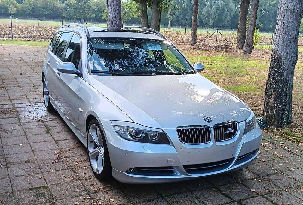 BMW Touring 330i