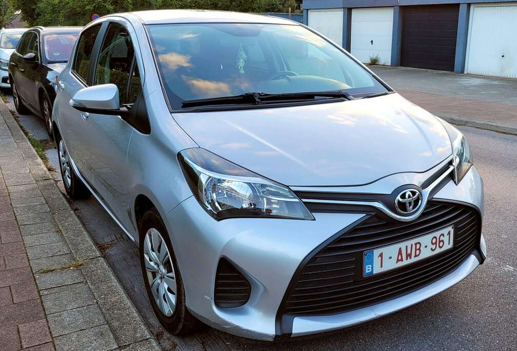 Toyota Yaris 1.33i VVT-i Active and pack Live 2