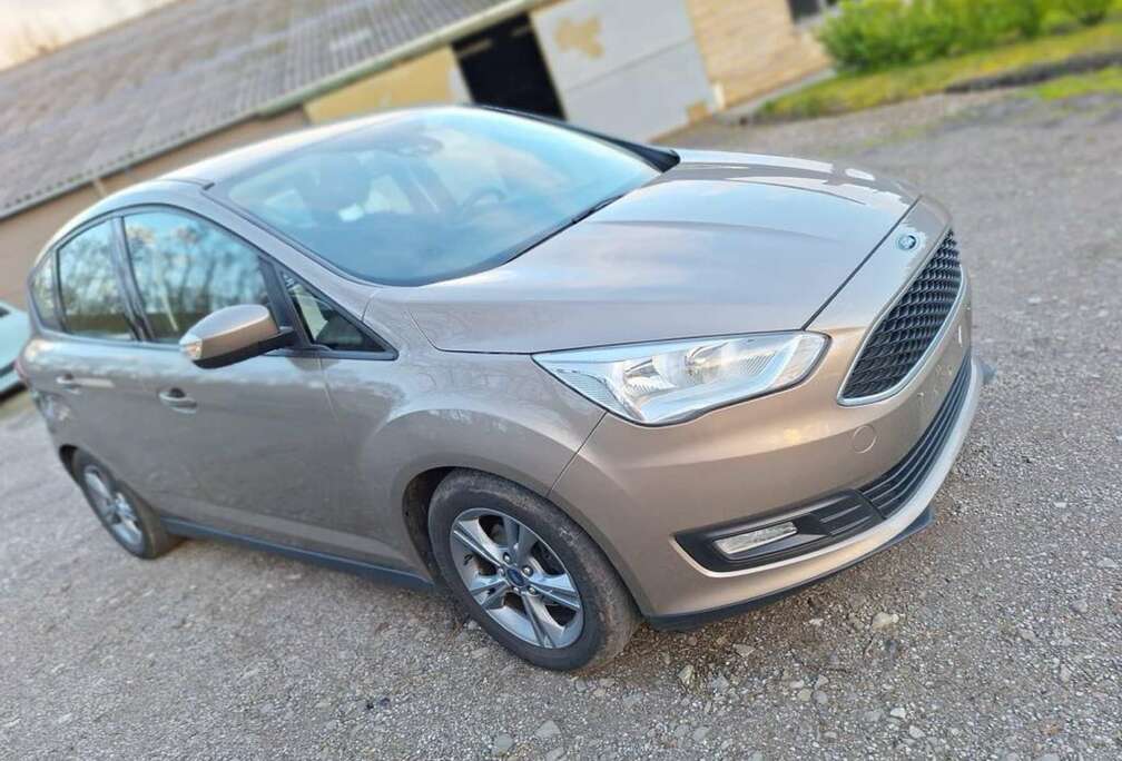 Ford 1.0 EcoBoost GPS/Attache remorque