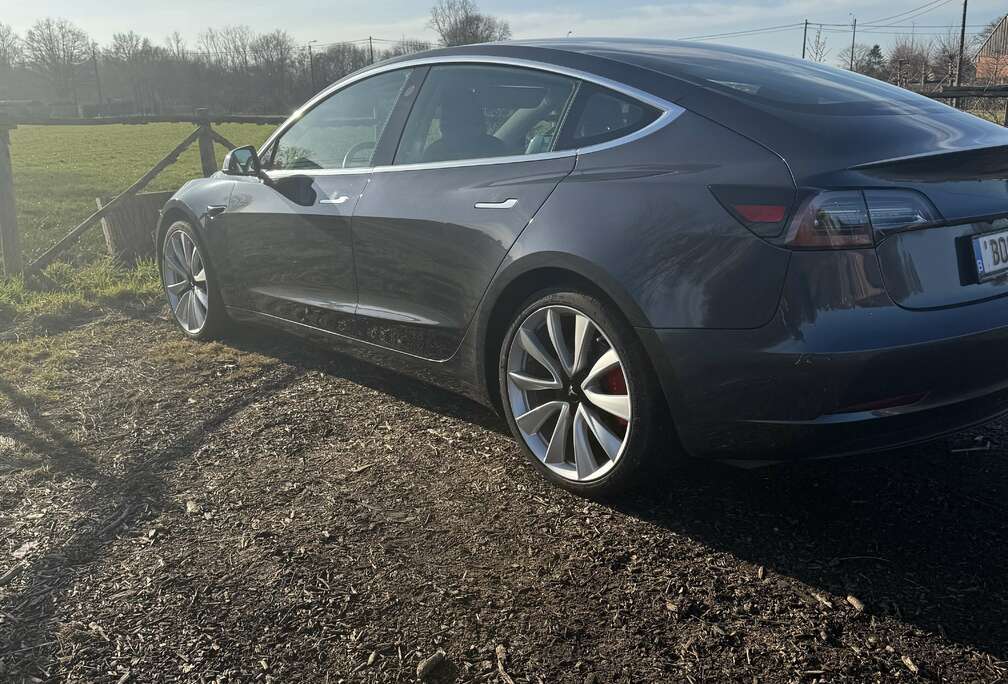 Tesla 75 kWh Performance Dual Motor