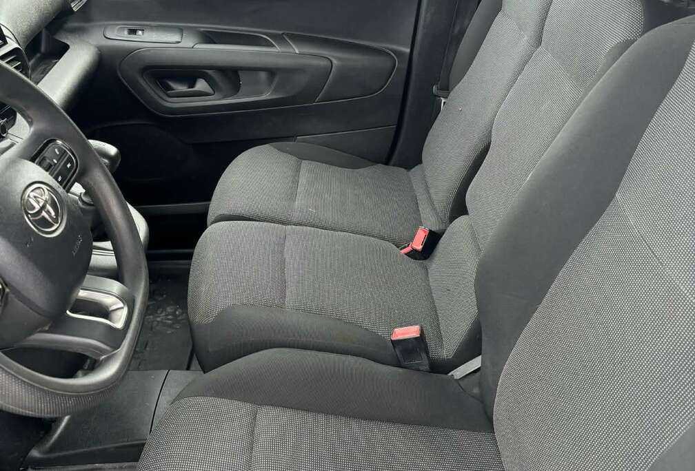 Toyota Fourgon 3 places