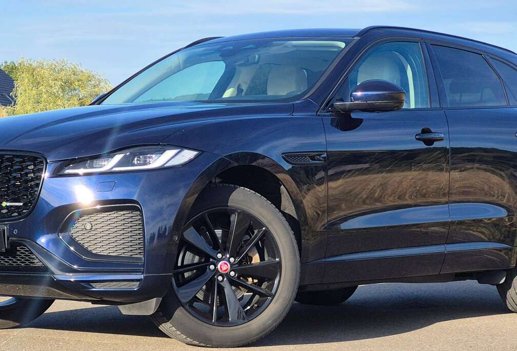 Jaguar P250 AWD / R-Dynamic SE / Toit ouvrant / Cuir blanc / Attache remorque