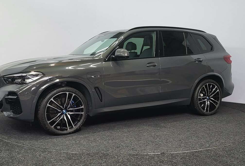 BMW xDrive45e PHEV  SkyLounge  Individual  Top Deal