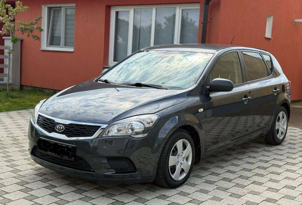 Kia Cee\'d 1.4i BlueConnect ISG EcoDynamics