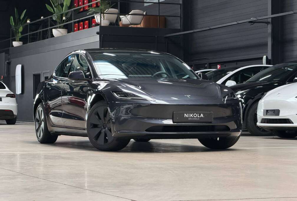 Tesla LONG RANGE - REAR WHEEL DRIVE - HIGHLAND PREMIUM - ENHANCED AUTOPILOT
