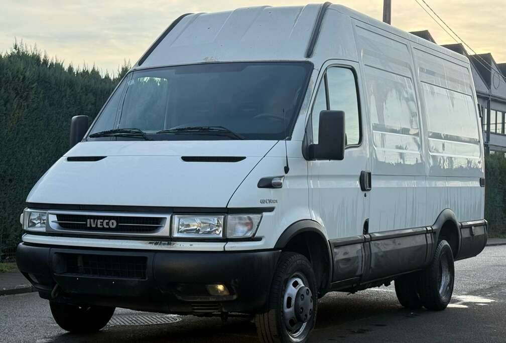 Iveco 3.0 Turbo HPI // AIRCO // DOUBLE ESSIEUX