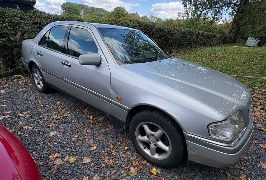 Mercedes-Benz W202