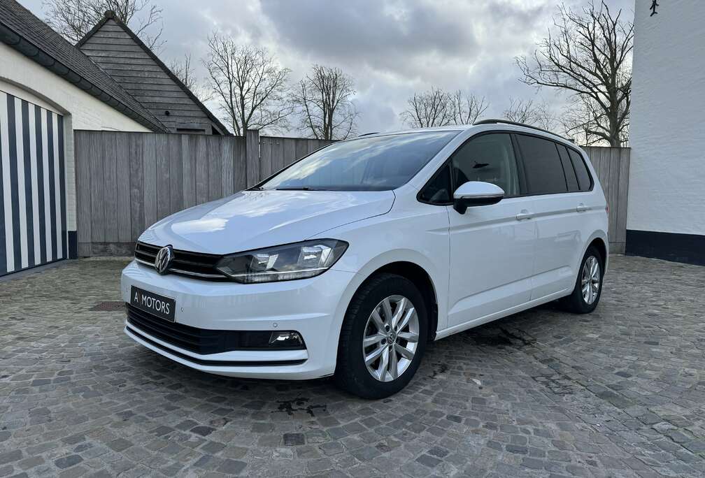 Volkswagen 1.6 TDi / Pano - ACC - Lichte vracht - trekhaak