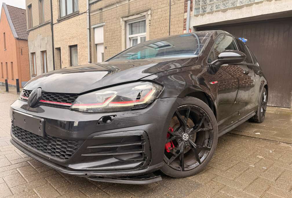 Volkswagen Golf 2.0 TSI Performance DSG