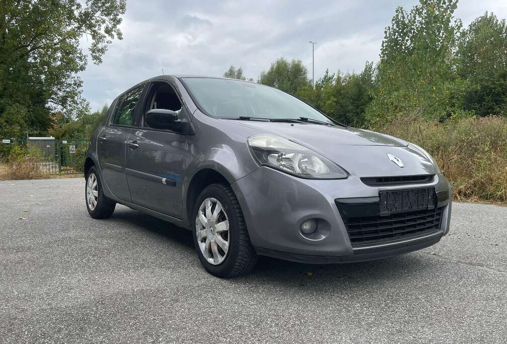 Renault Clio 1.2i TomTom Edition