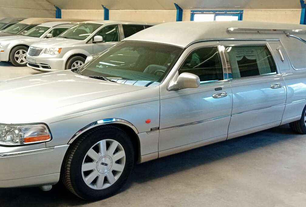 Lincoln LEICHENWAGEN-CORBILLARD-HEARSE-FACELIFT
