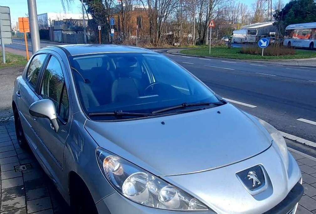 Peugeot 1.6 HDi Zen 98g FAP