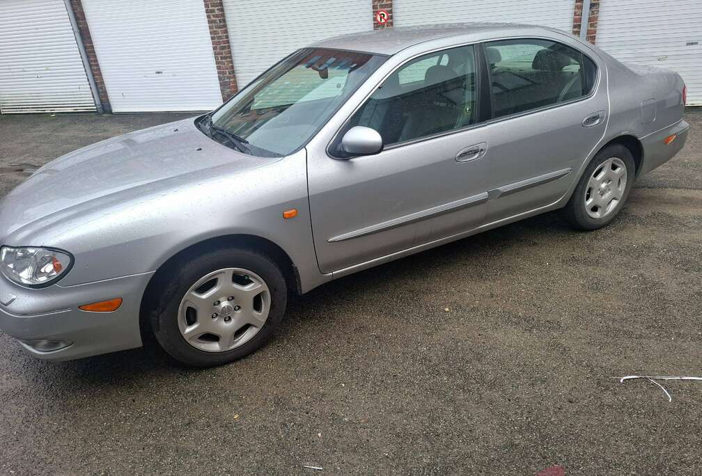 Nissan 2.0i V6 SE Nissanmatic