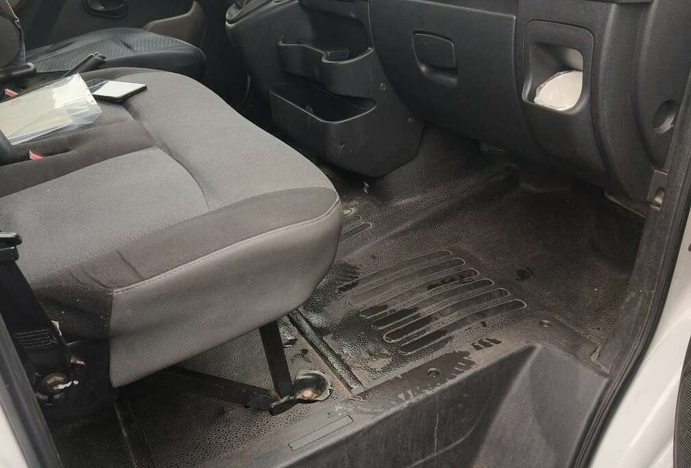 Nissan 2.3 dCi L2H2 Business (E5)