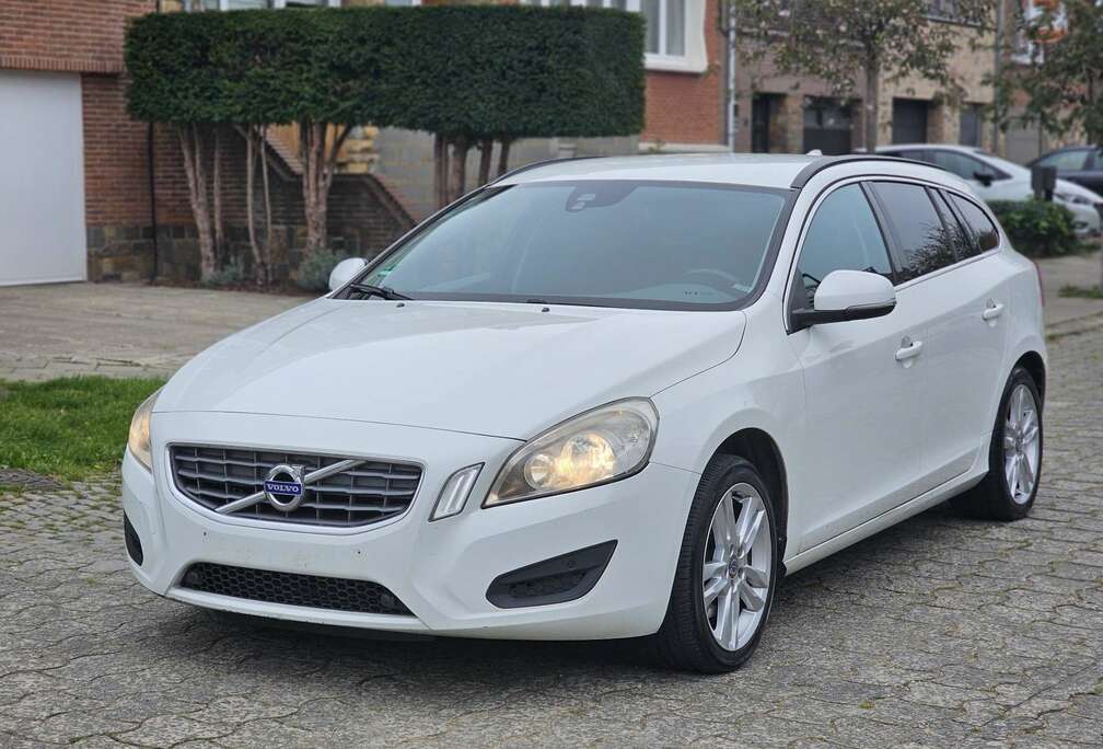 Volvo 1.6 DIESEL / AUTOMATIQUE / CARNET D’ENTRETIEN