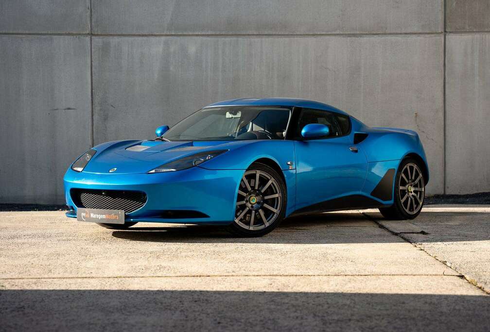 Lotus IPS 2 + 2 Laser Blue Brown interior